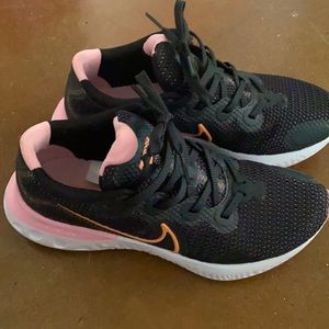 Nike renew women running shoes